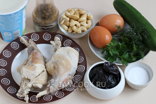 Ингредиенты для салата-коктейля с мясом кролика