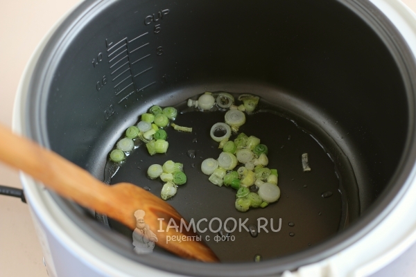 Обжарить лук