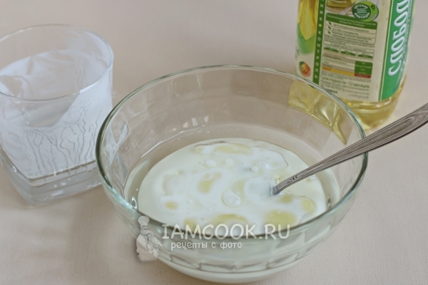 Соединить масло с кефиром