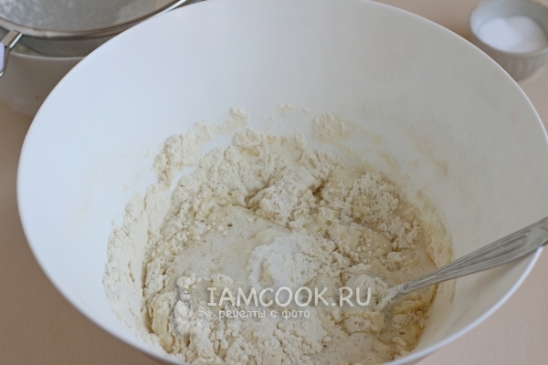 Всыпать муку