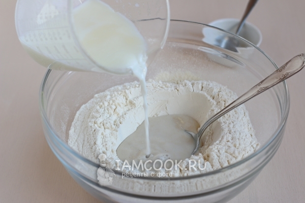 Влить молоко