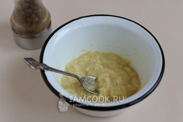 Размешать яблочную смесь