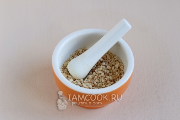 Измельчить орехи