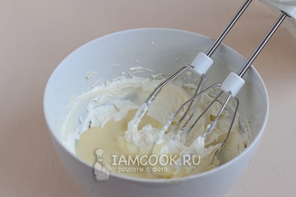 Влили сгущенку к маслу