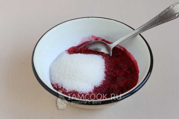 Соединить клюкву с сахаром