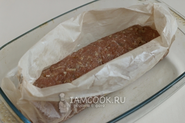 Положить рулет в форму