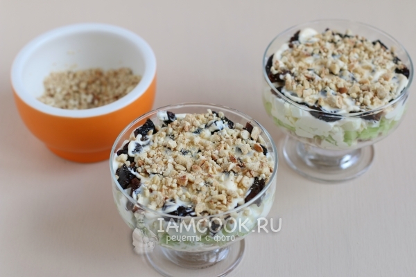 Посыпать орешками