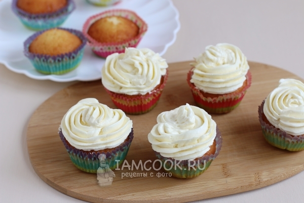 Фото капкейков с кремом, который держит форму