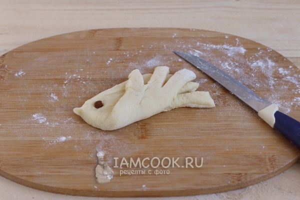 Придать тесту форму птички