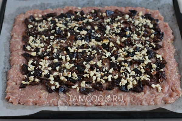 Посыпать орешками