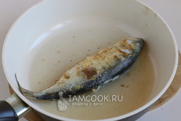 Обжарить рыбу