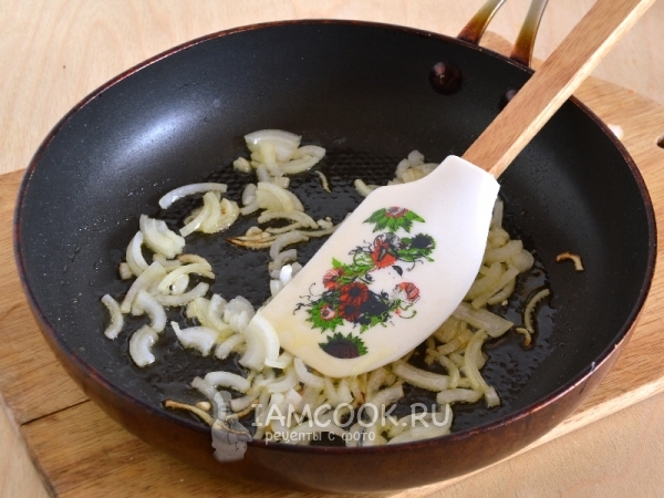 Обжарить лук