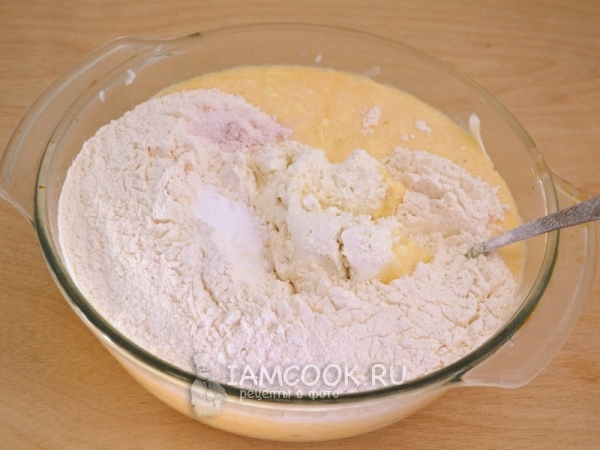 Всыпать муку и соду