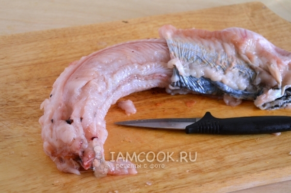 Снять с рыбы кожу