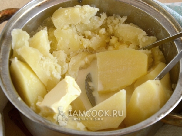 Добавить молоко и масло