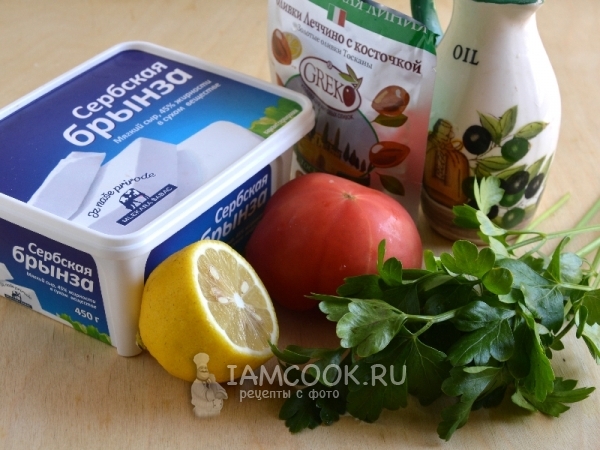 Ингредиенты для приготовления помидоров, фаршированных сербской брынзой и оливками