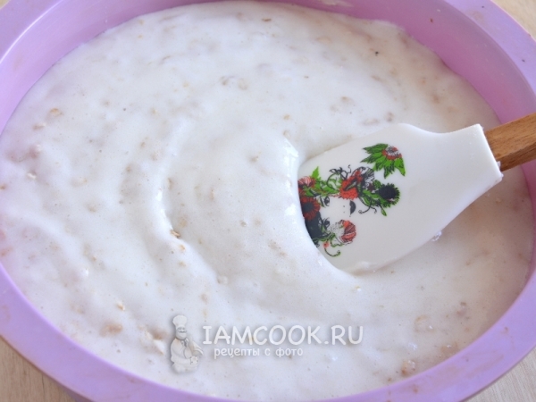 Переложить тесто в форму