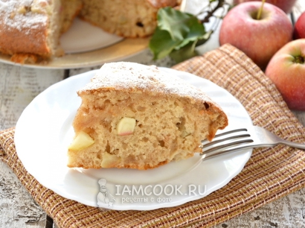 Фото шарлотки с яблоками на йогурте