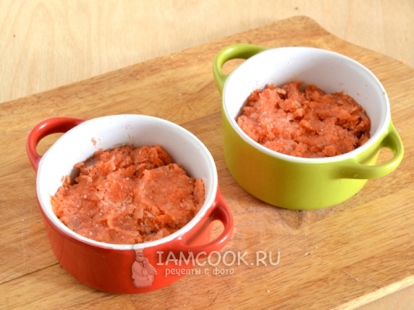 Положить рыбный фарш