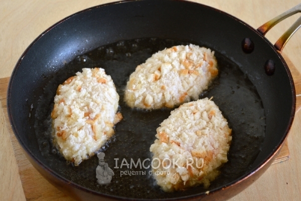 Пожарить котлеты