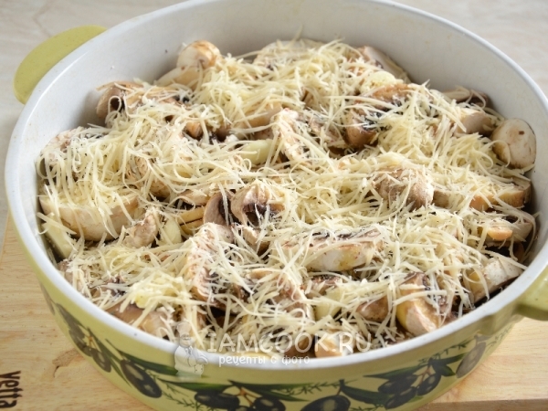 Посыпать сыром