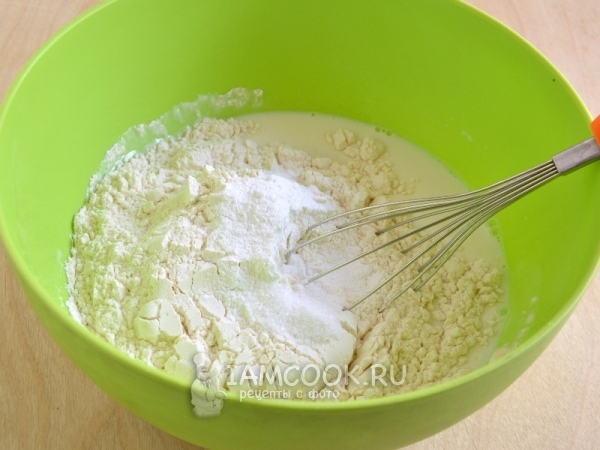 Смешать ингредиенты для теста