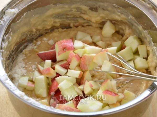 Положить яблоки