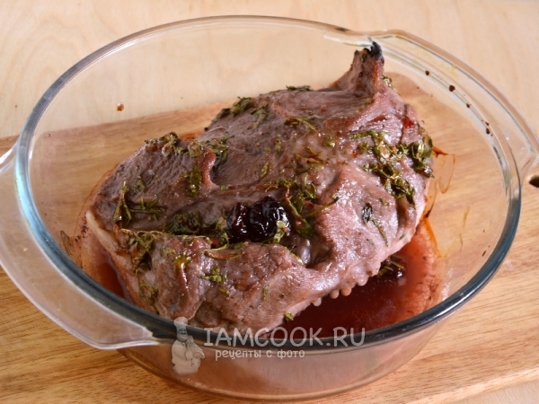 Рецепт свинины, запеченной с вишневым джемом и вином