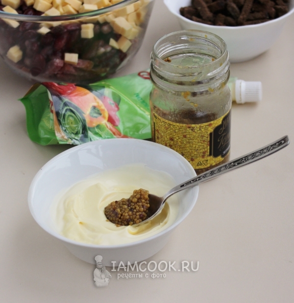 Положить в майонез горчицу