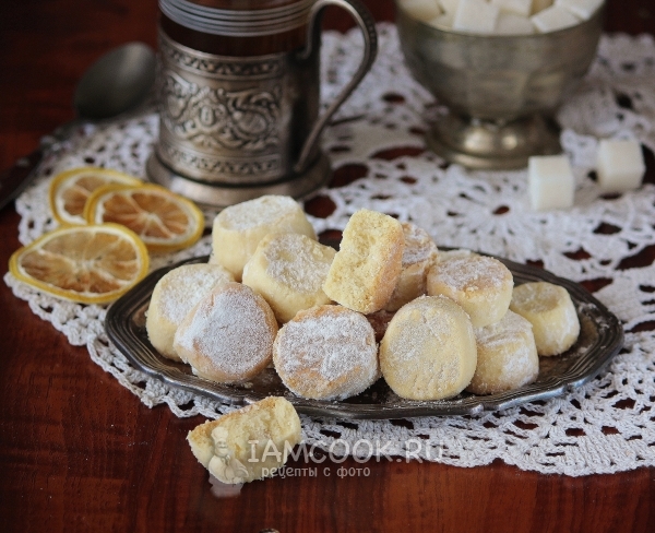 Фото рассыпчатого песочного печенья с крахмалом