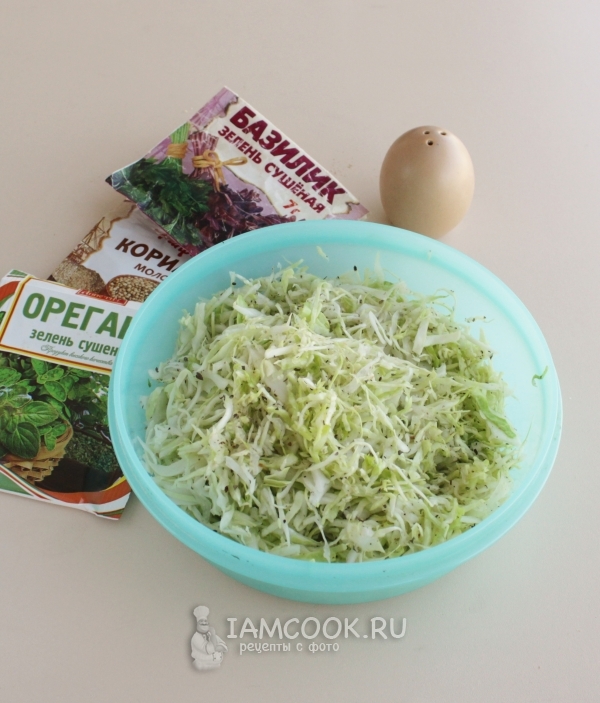 Посыпать капусту специями