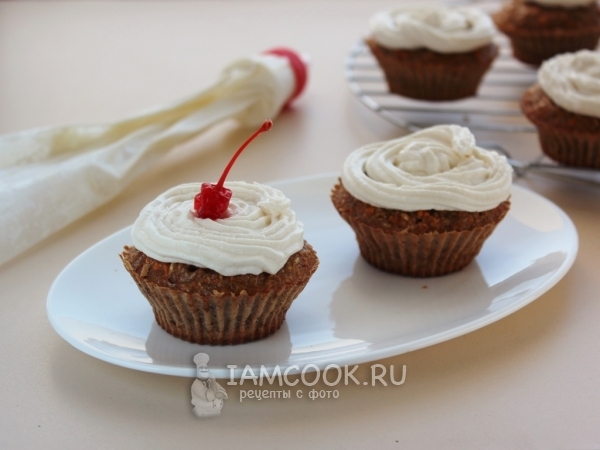 Положить на маффины крем