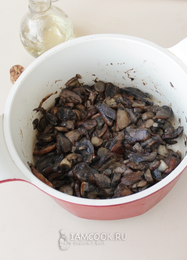 Обжарить грибы