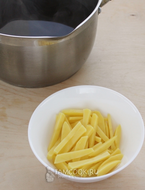 Положить в суп картофель