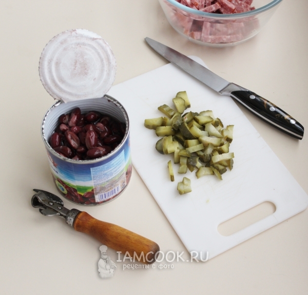 Порезать огурцы