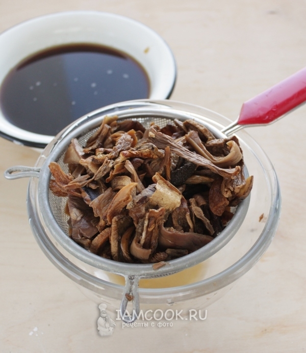 Откинуть грибы на дуршлаг