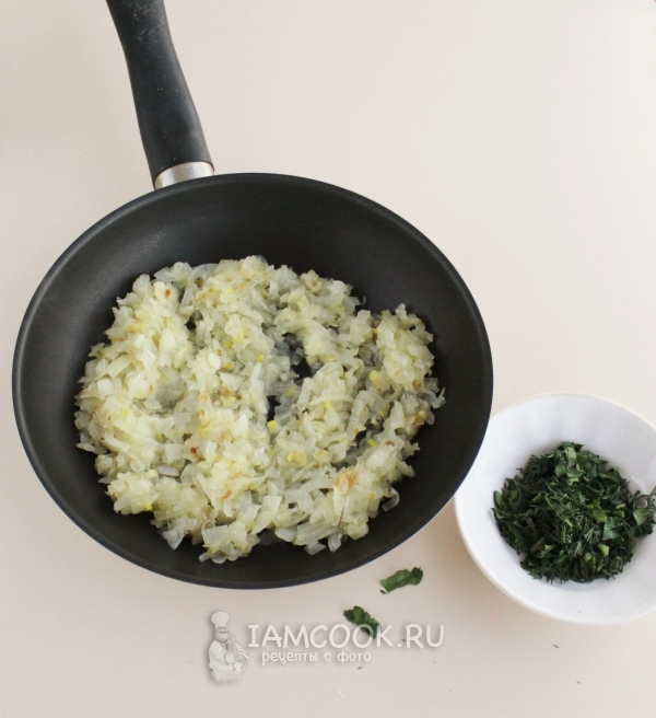 Обжарить лук