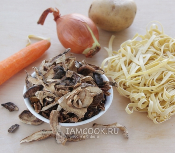 Ингредиенты для грибной лапши из сушеных грибов