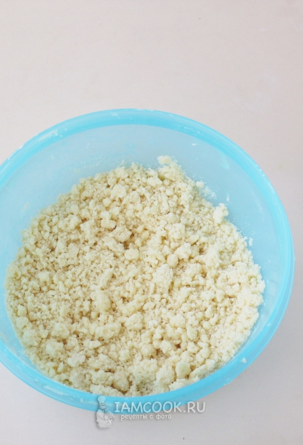 Смешать муку с маслом