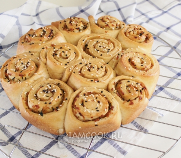 Готовый постный луковый пирог