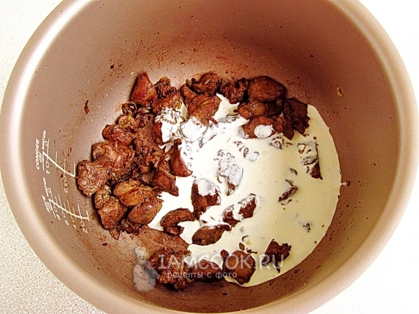 Положить сметану