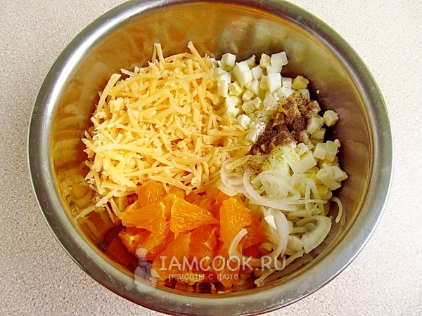 Соединить ингредиенты для салата