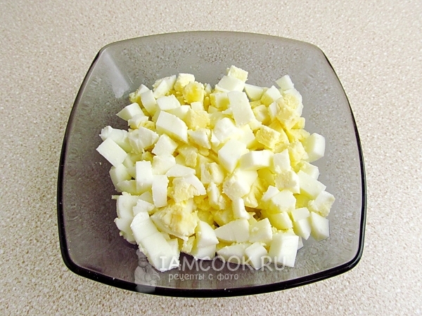 Порезать яйца