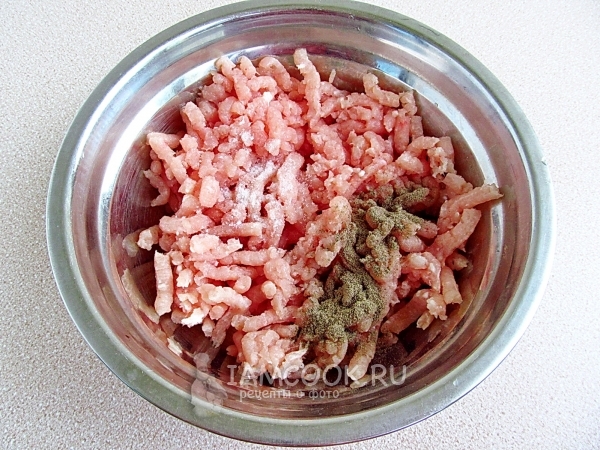 Всыпать соль и перец