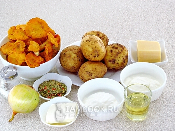 Ингредиенты для картофеля, запечённого с лисичками в мультиварке