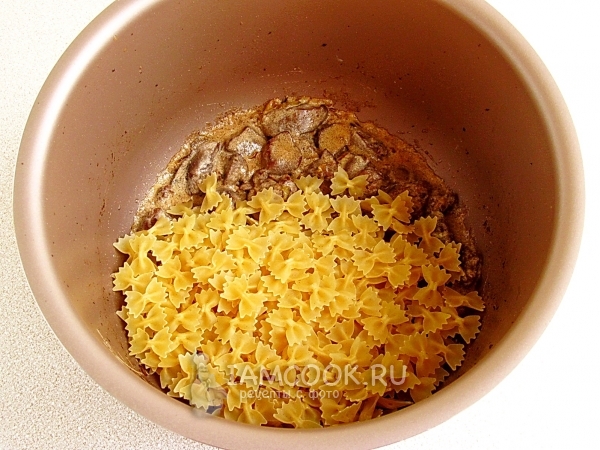 Положить макароны