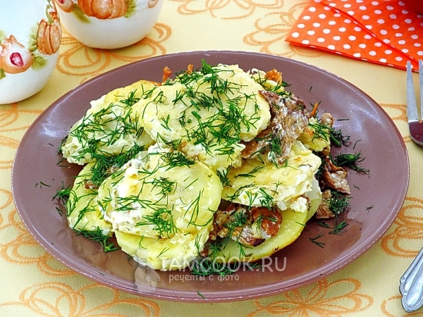 Фото картофеля, запечённого с лисичками в мультиварке