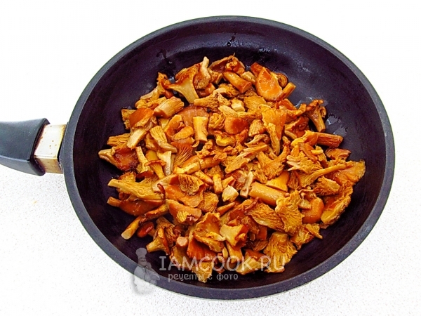 Обжарить лисички