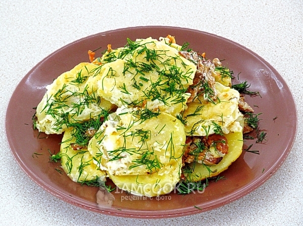 Рецепт картофеля, запечённого с лисичками в мультиварке