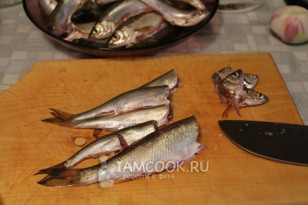 Почистить рыбу